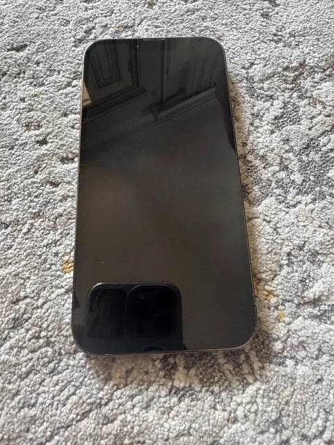 iPhone 13 Pro Max 256GB с разбитой задней крышкой - Наушники в Махачкала