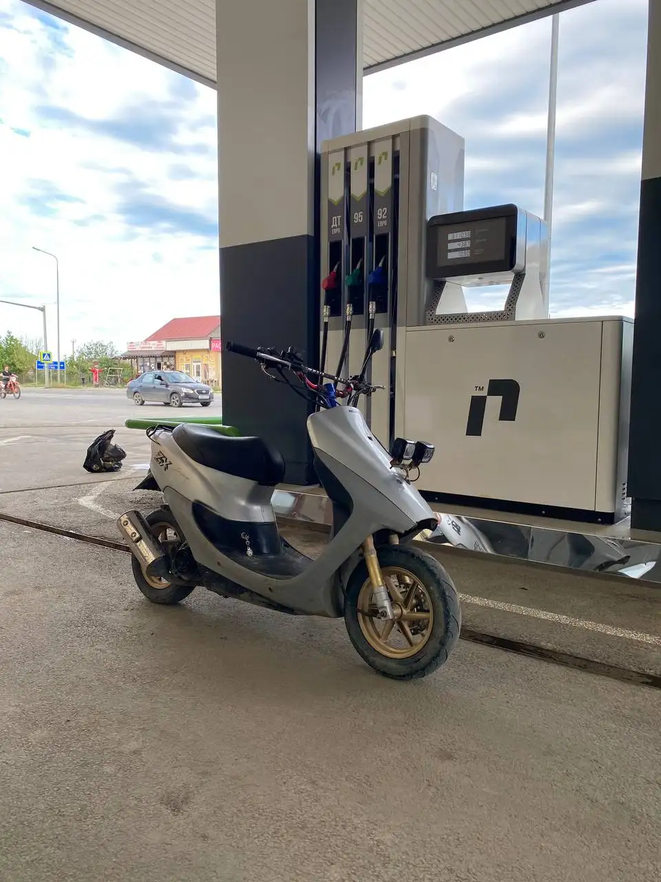 Установка магнитолы с камерой заднего вида - Автоэлектроника (Авто) в Махачкала
