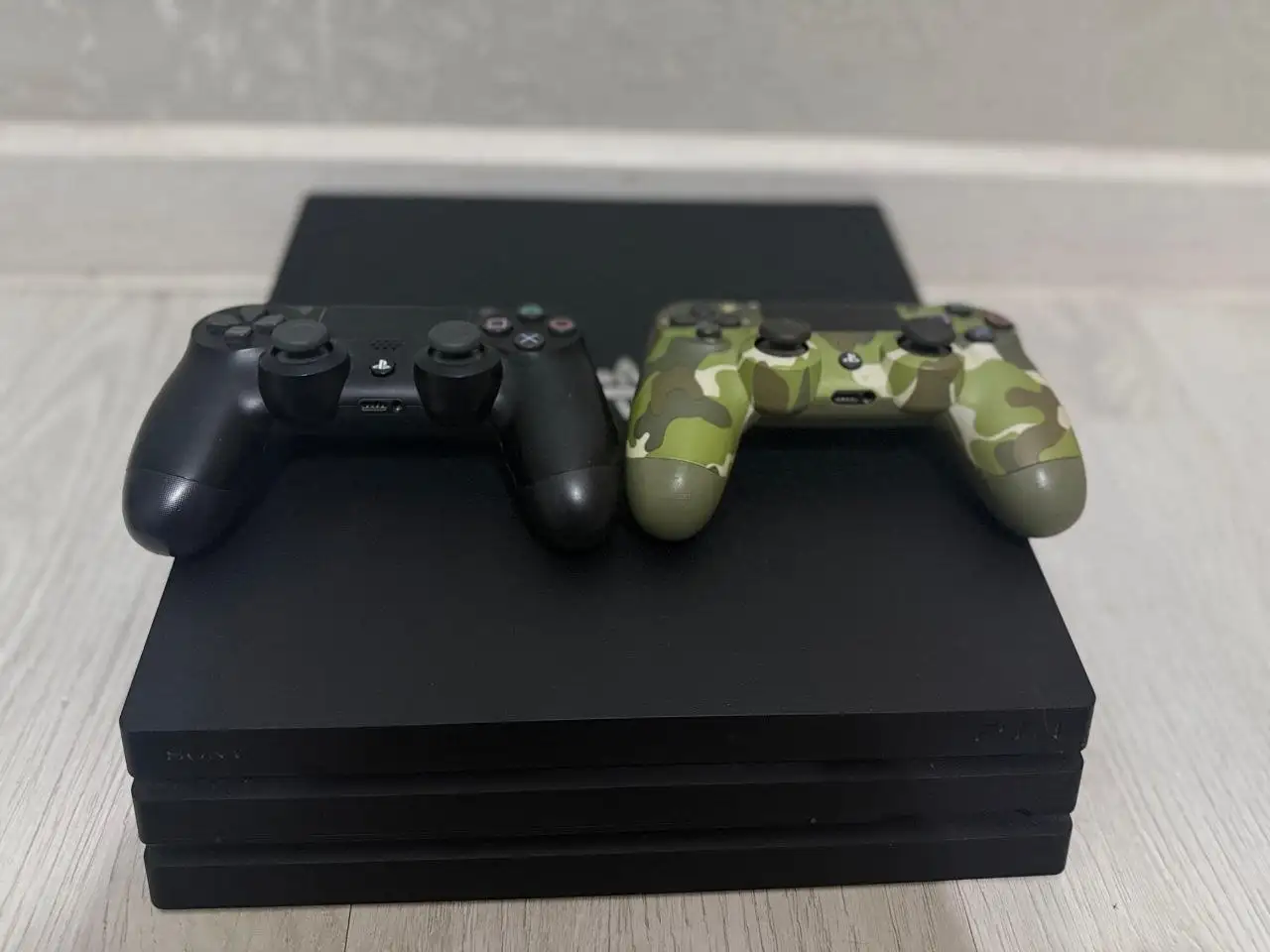 Sony PS4 Pro 1TB с играми - Игровые приставки (Электроника) в Махачкала