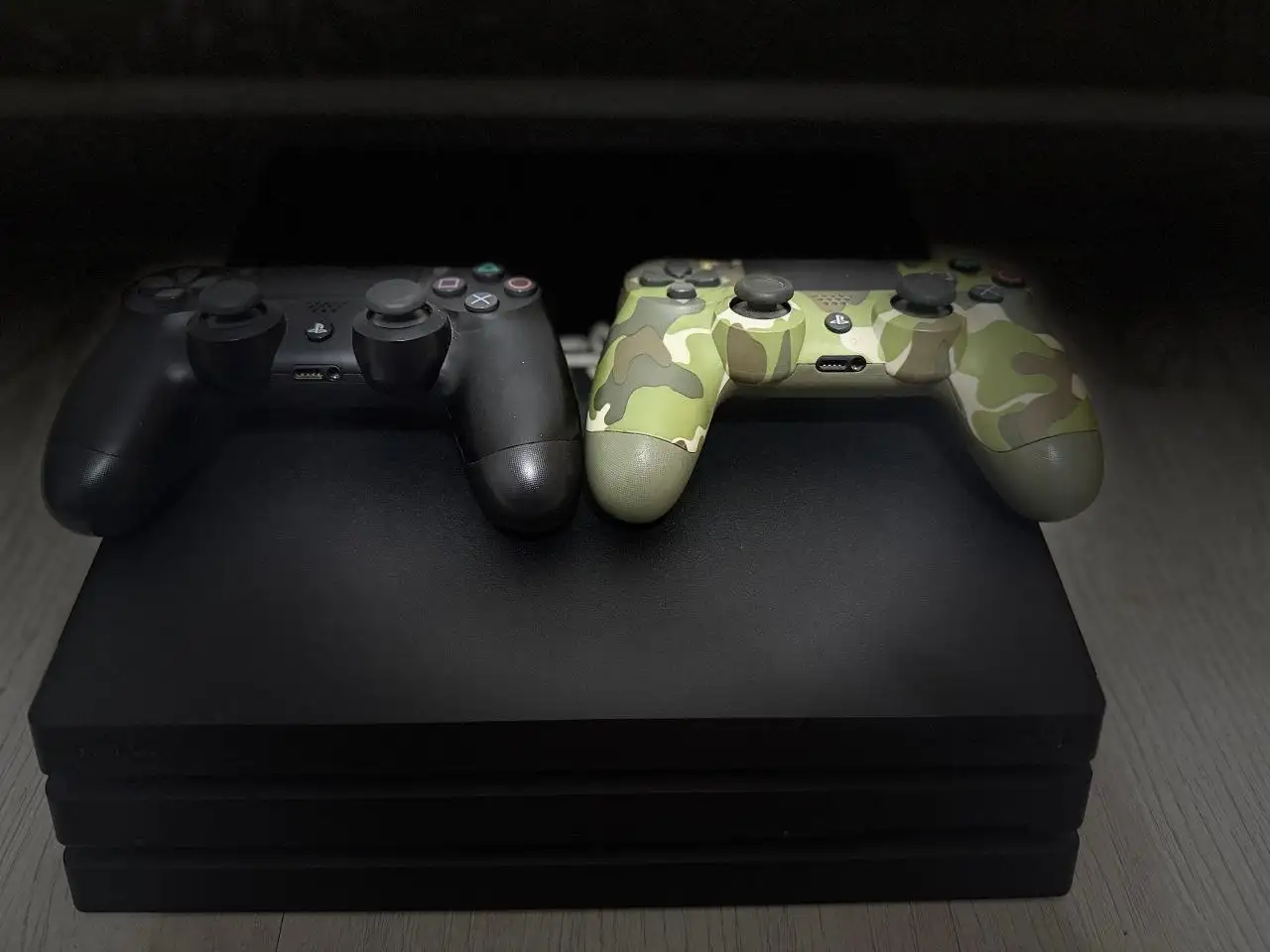 Sony PS4 Pro 1TB с играми - Игровые приставки (Электроника) в Махачкала
