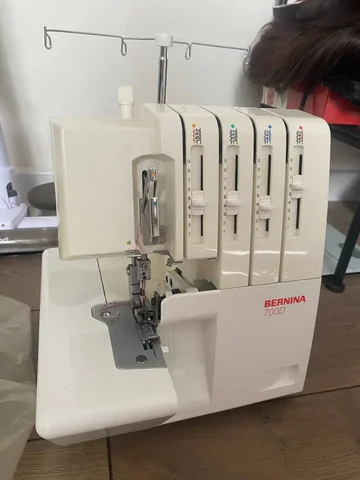 Продам оверлок в отличном состоянии - Сумки и рюкзаки в Краснодар