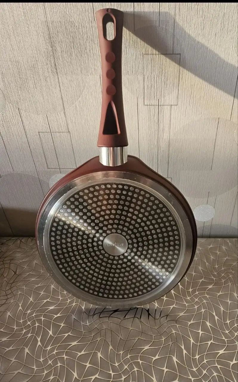 Сковорода 24см для всех плит в Краснодаре - Посуда (Для дома и дачи) в Краснодар