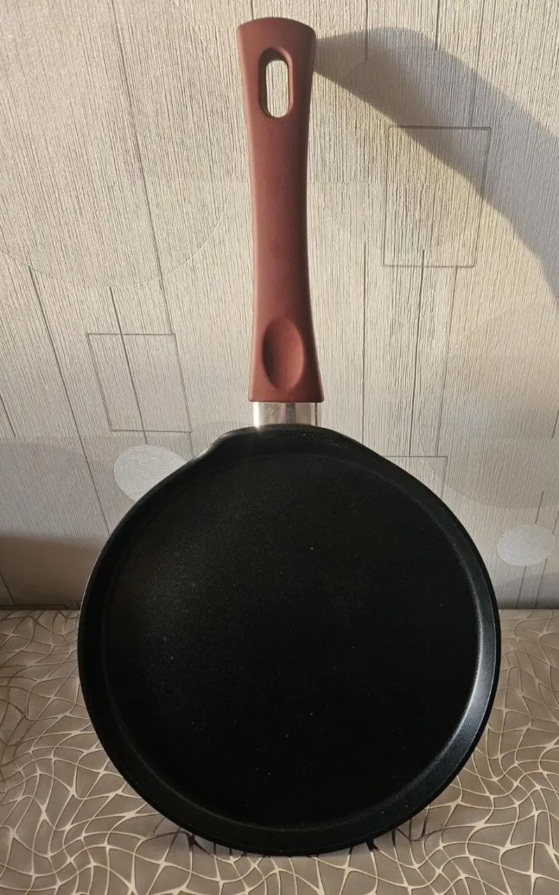Сковорода 24см для всех плит в Краснодаре - Посуда (Для дома и дачи) в Краснодар