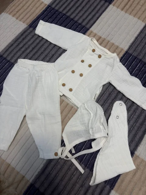 Костюм и 2 пинетки для новорожденного - Коляски в Краснодар