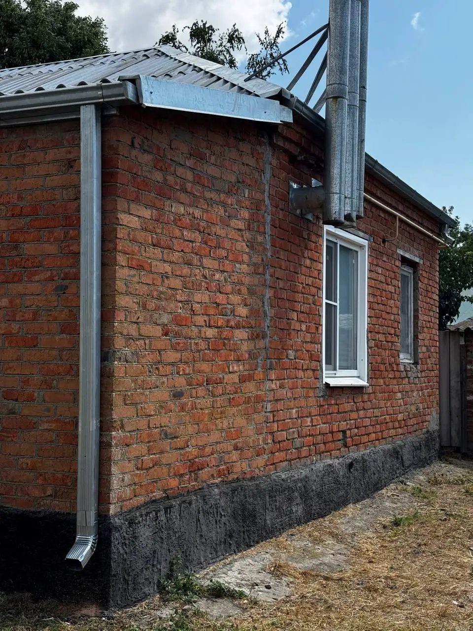 Продам кирпичный дом с участком в хуторе Красный - коттедж (Недвижимость) в хутор Красный