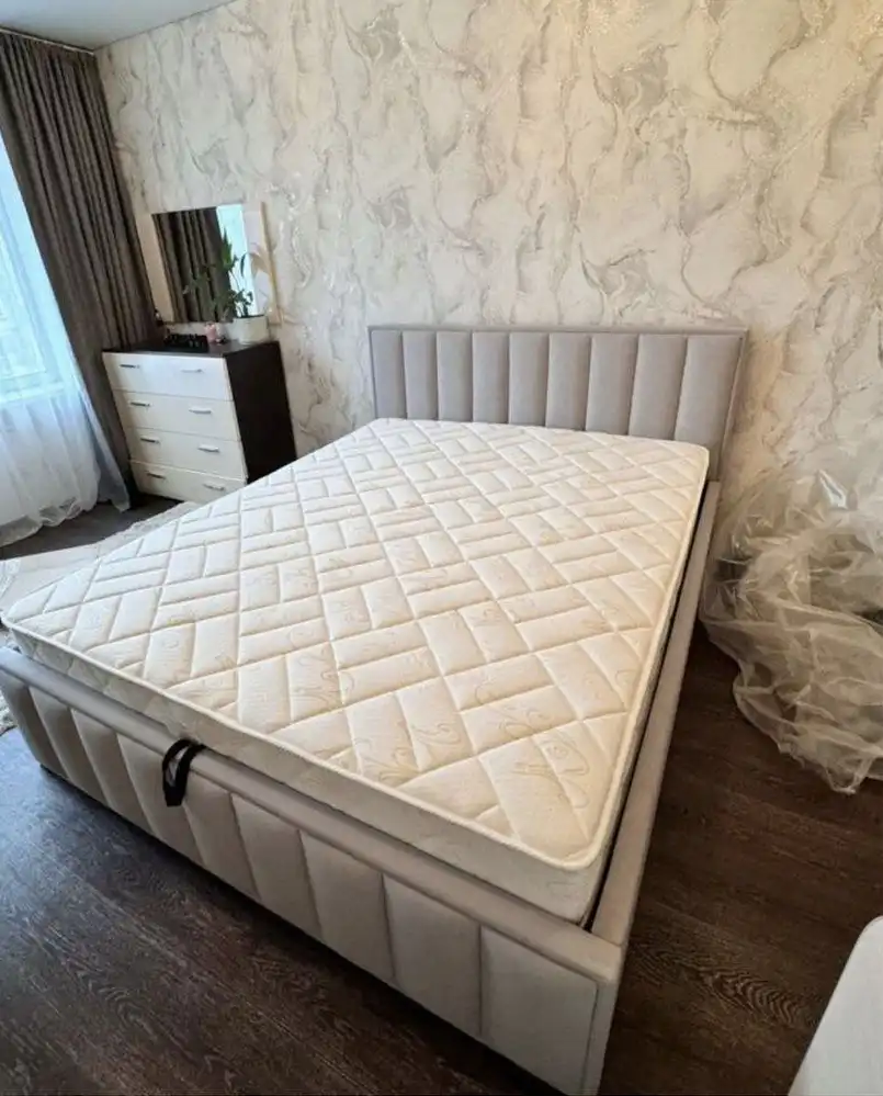 Кровать с матрасом 160х200 в идеальном состоянии