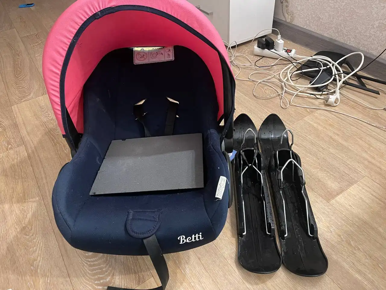 Кресло и лыжи для коляски - Барахолка в Самара