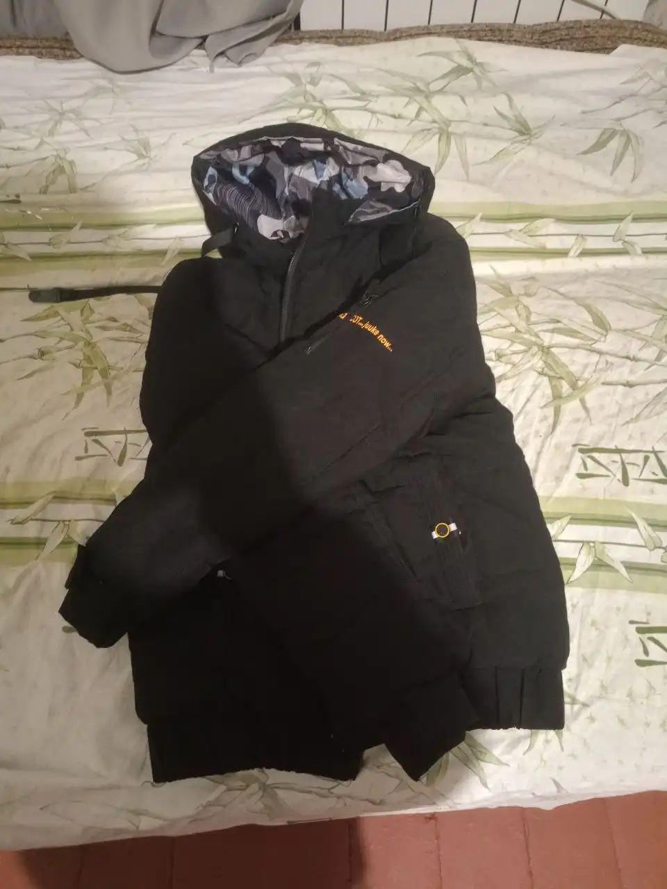 Продается мужская двусторонняя куртка размер M - Куртки (Одежда) в Самара
