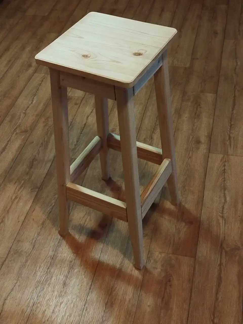 Высокая табуретка ручной работы из сосны - Мебель (Барахолка) в Самара