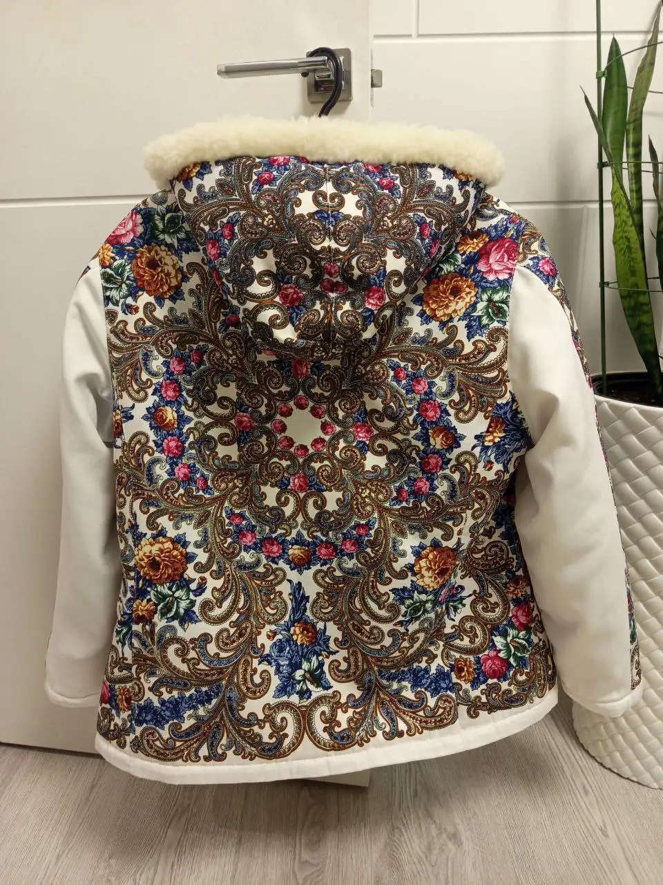 Продам женскую куртку размер 50 - Куртки (Одежда) в Самара