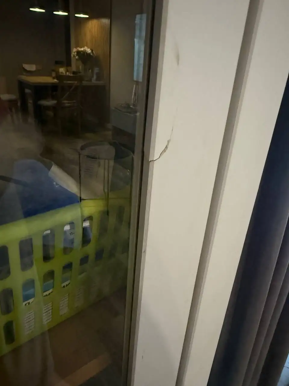 Шкаф с витриной Икея - Мебель (Барахолка) в Самара