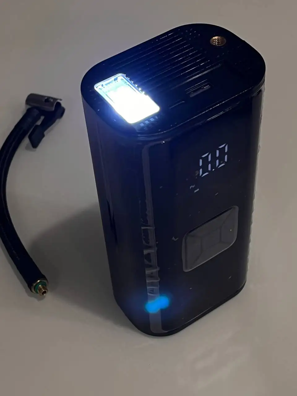 Беспроводной компрессор 2 в 1 с LED фонарем и автовыключением - Барахолка в Самара