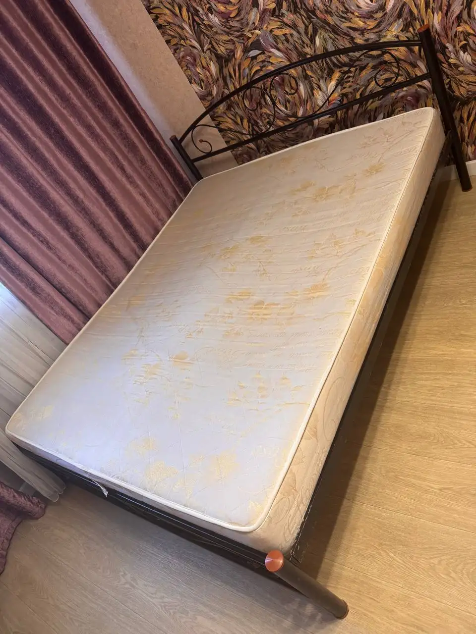 Кровать с матрасом и кресло б/у - Барахолка в Самара