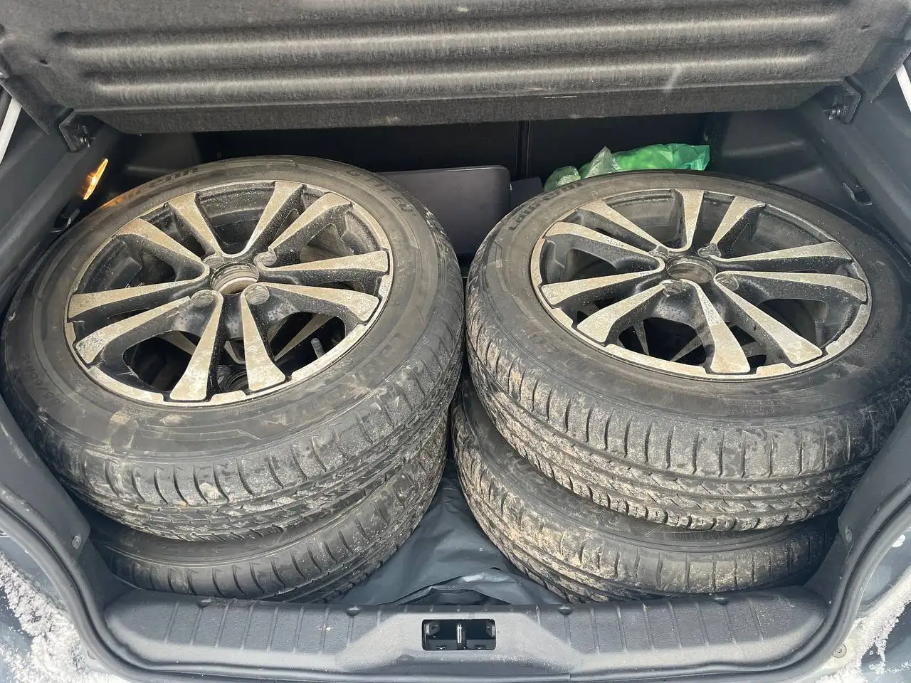 Комплект летней резины и литых дисков Laufenn 185/60R15 - Шины и диски (Авто) в Самара