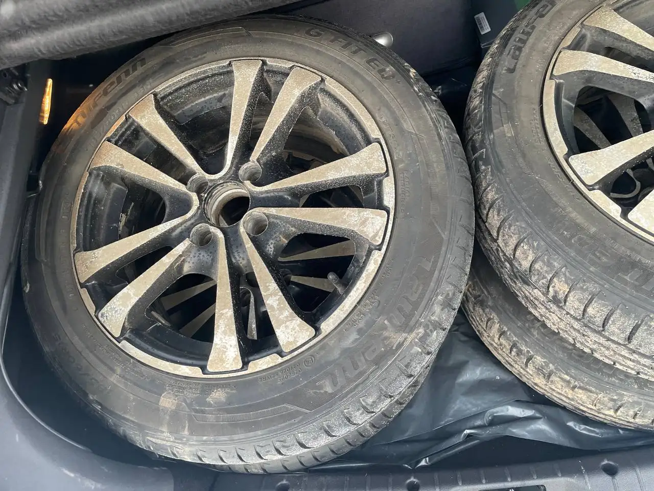 Комплект летней резины и литых дисков Laufenn 185/60r15 - Шины и диски (Авто) в Самара