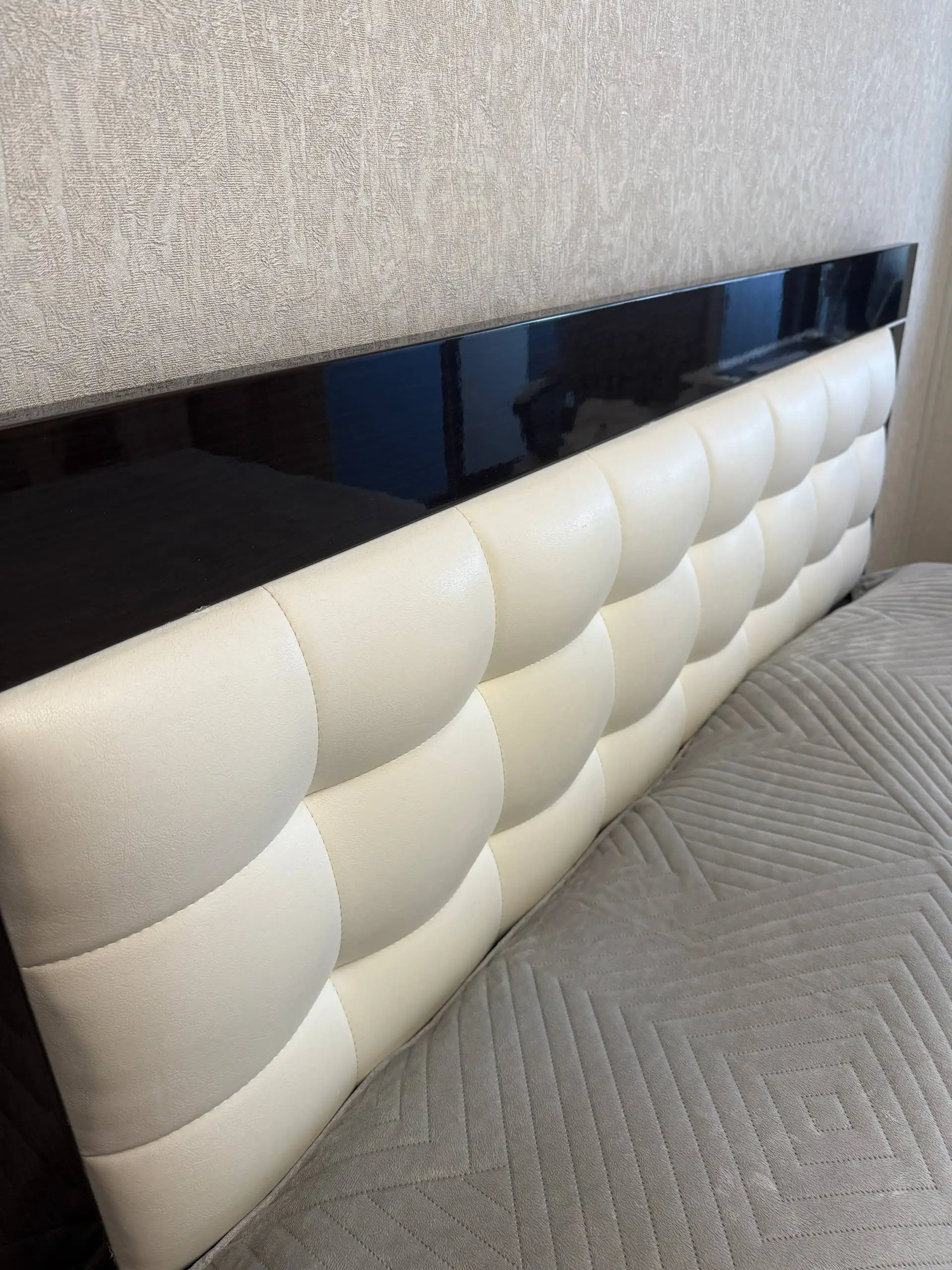 Спальный гарнитур (кровать, матрас, тумбочки, шкаф) - Мебель (Для дома и дачи) в Самара