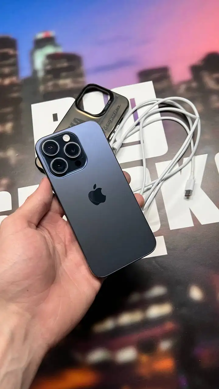 Продажа б/у смартфонов iPhone 15 Pro и Poco X6 Pro - Смартфоны (Электроника) в Бузулук