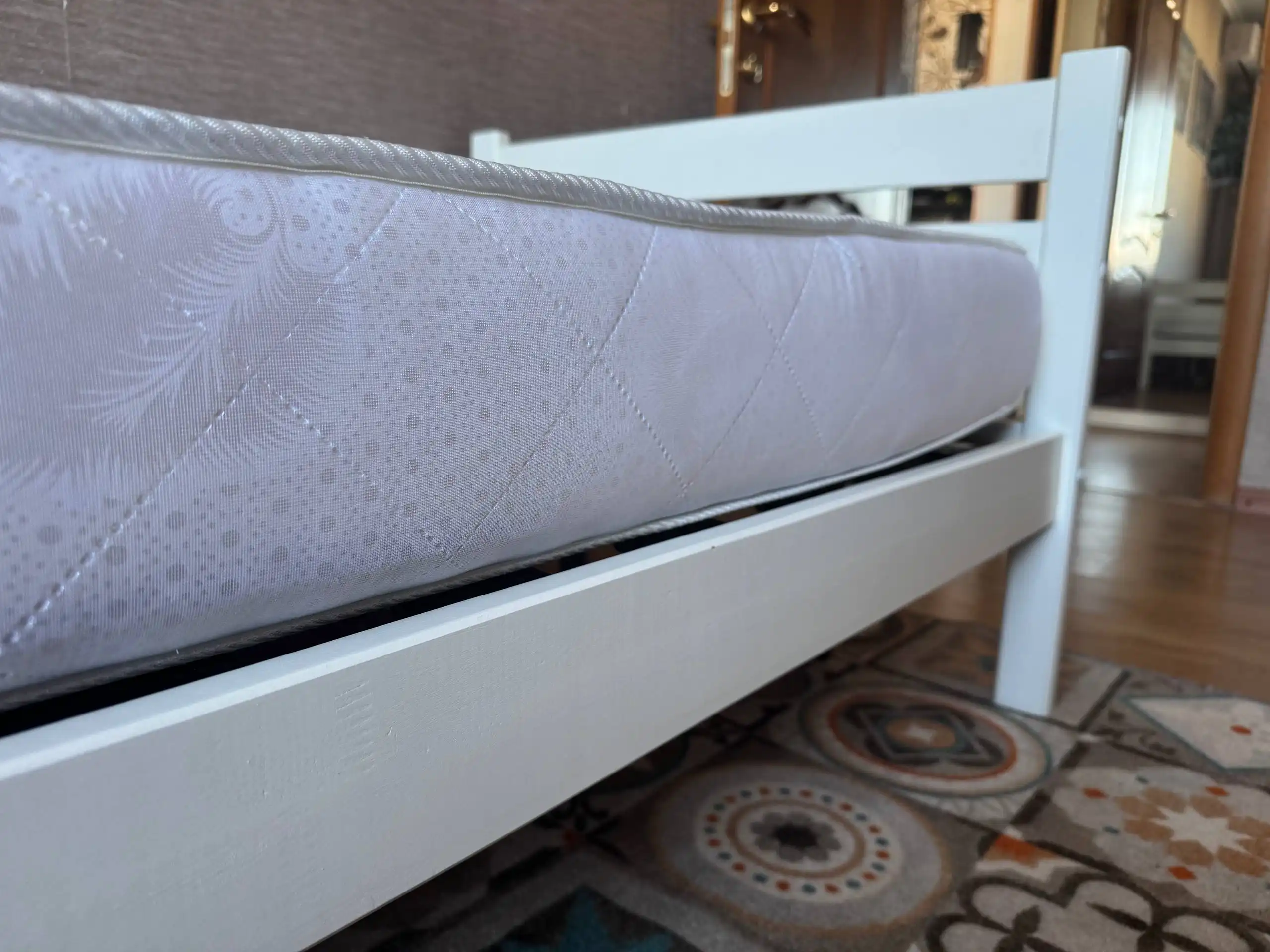 Продажа комплекта кровати с матрасом и аксессуарами