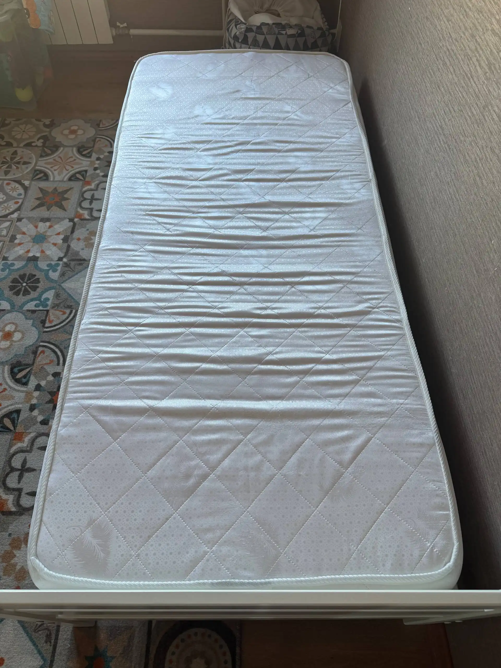 Продажа комплекта кровати с матрасом и аксессуарами