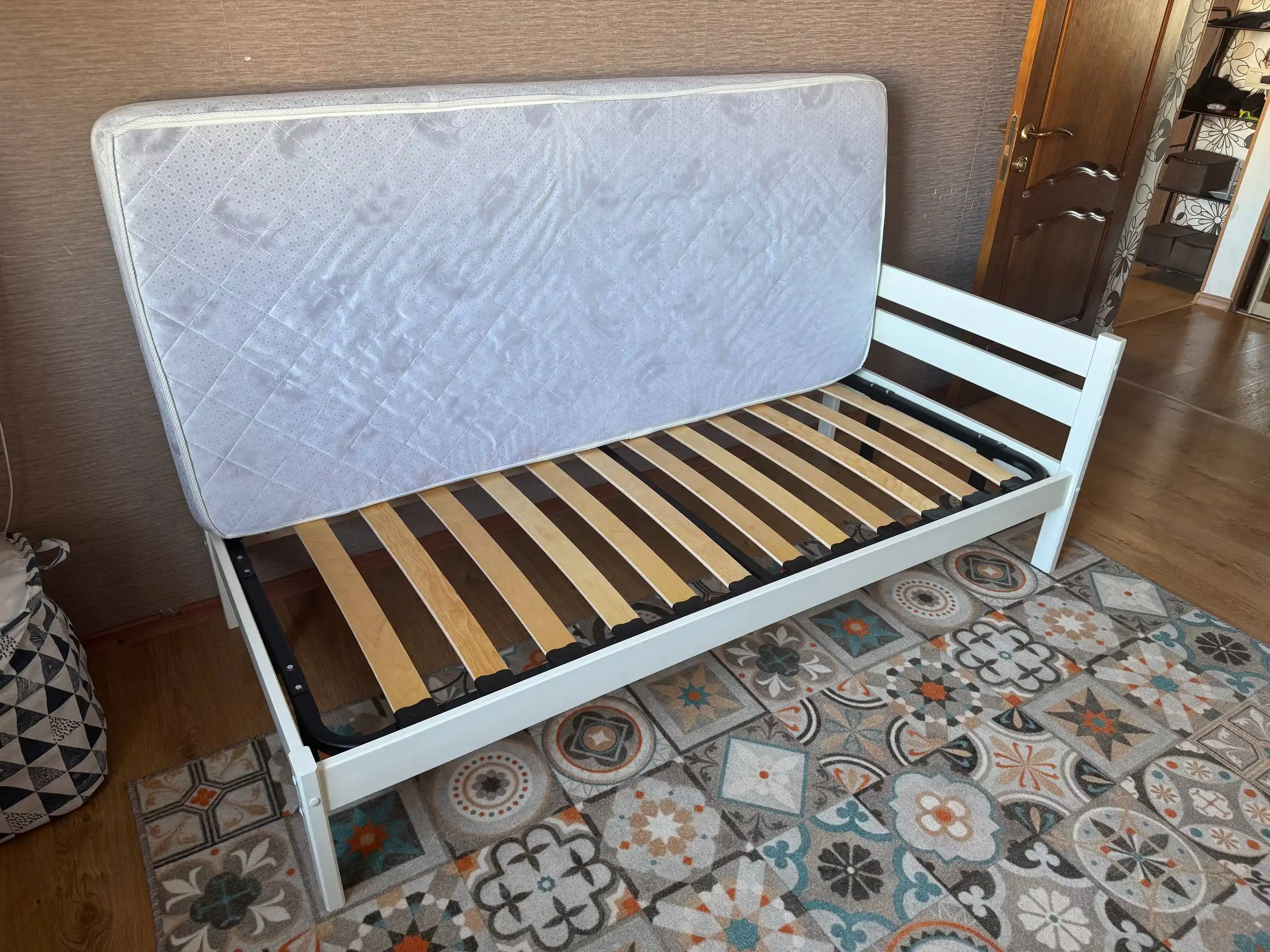 Продажа комплекта кровати с матрасом и аксессуарами