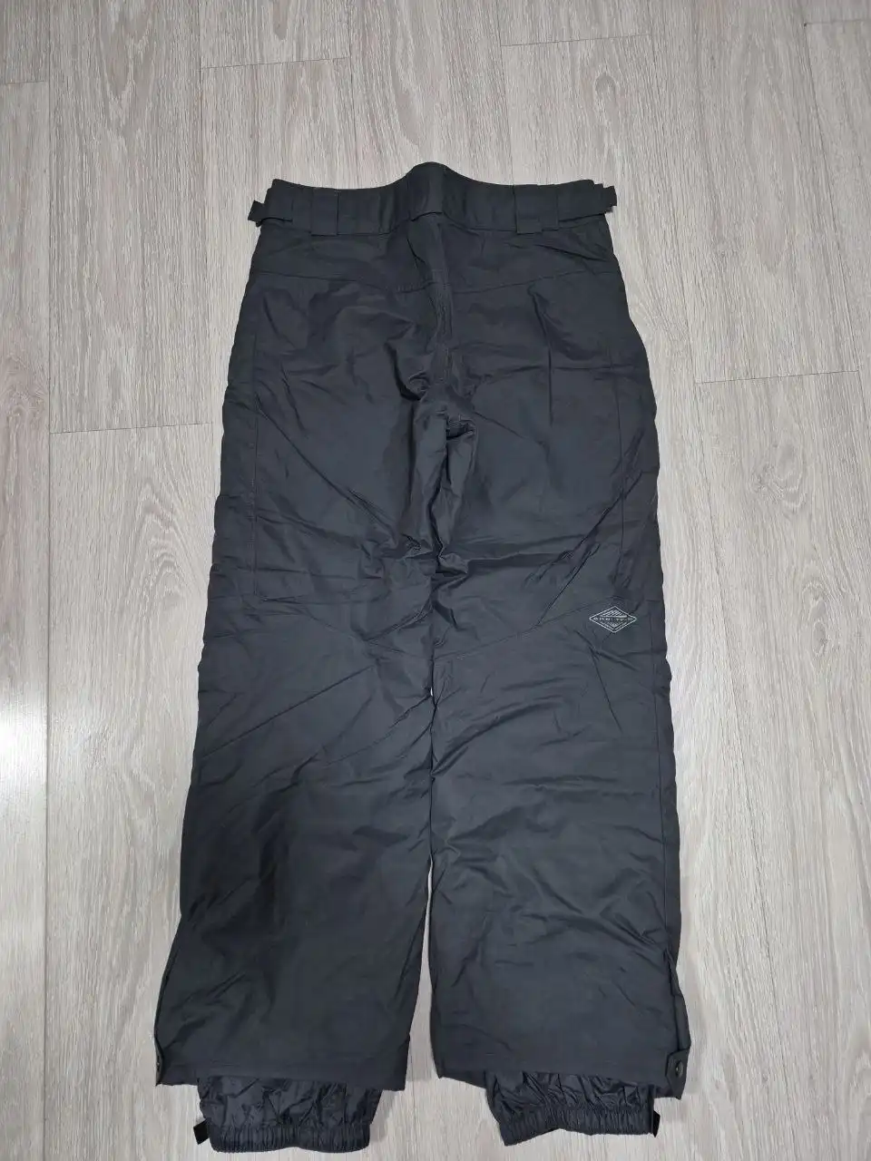 Продажа зимних мужских штанов Columbia серого цвета