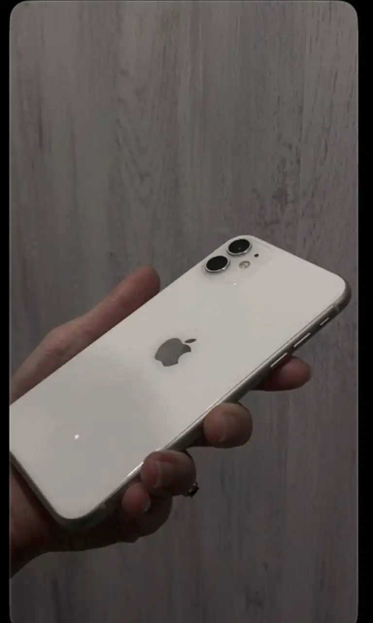 Продажа iPhone 11 в белом цвете с дефектами