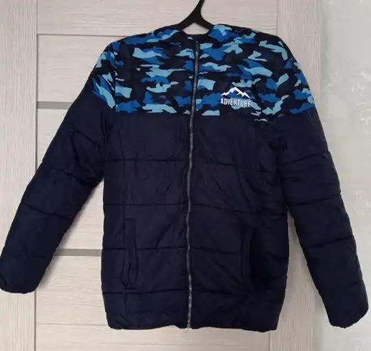 Продам куртку с капюшоном 164 размер