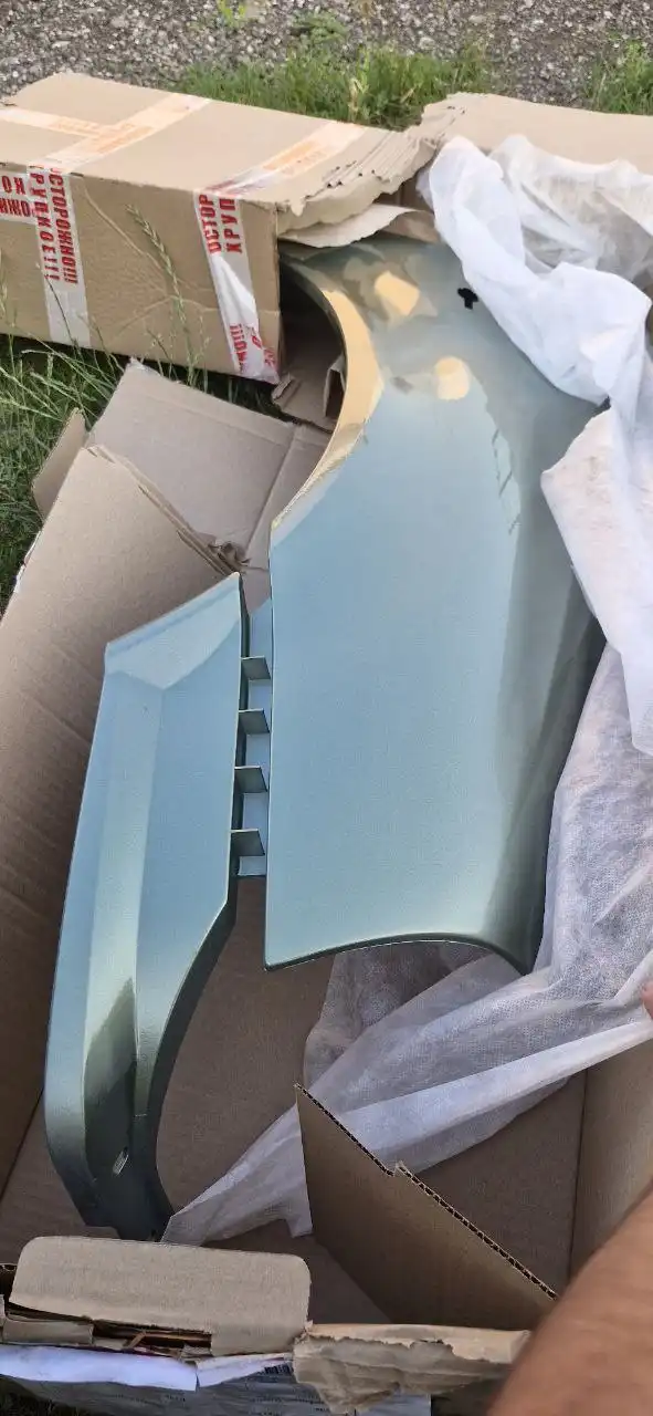 Продам пластиковые крылья на Калину 1