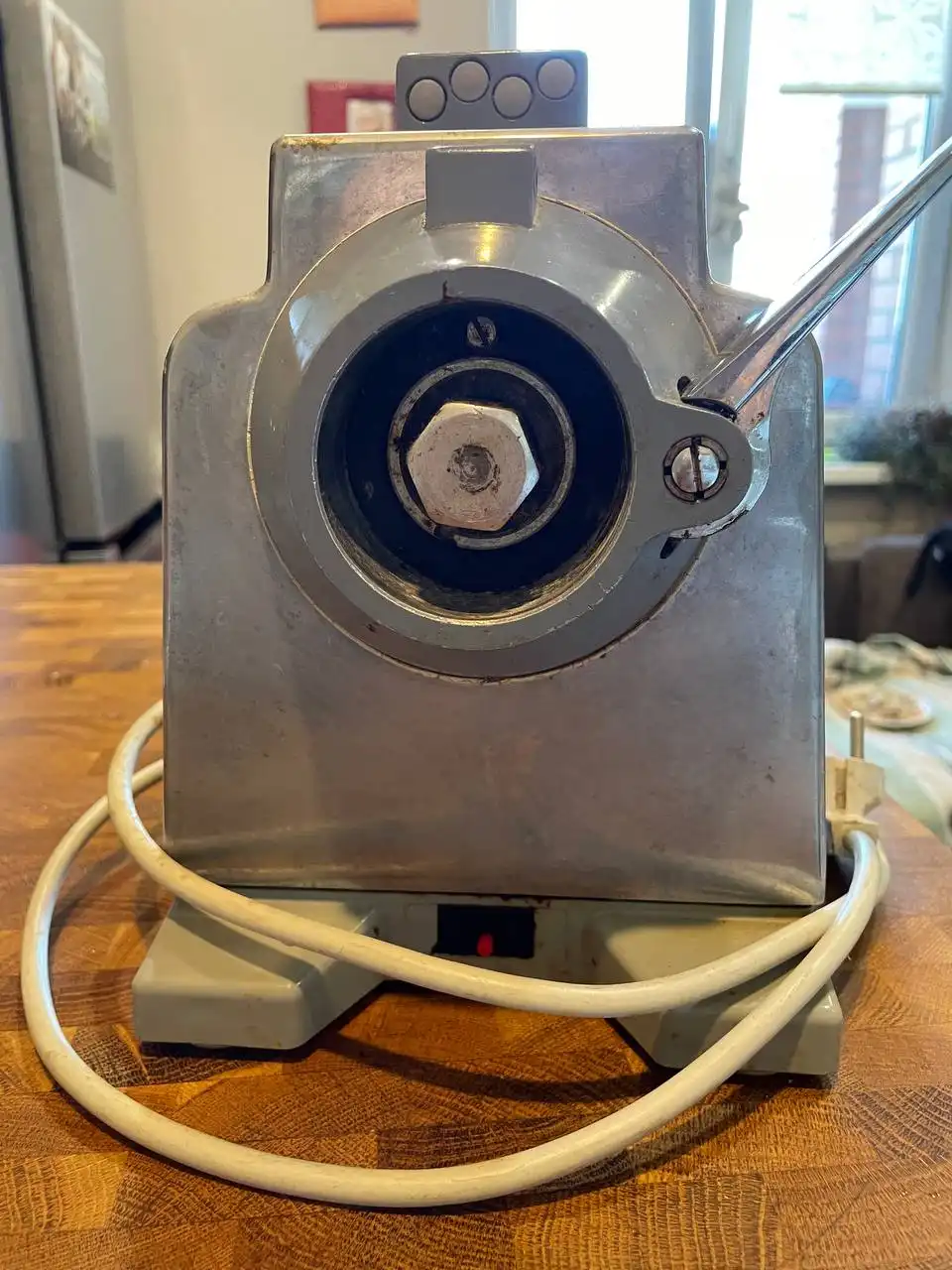 Продам профессиональную немецкую мясорубку Krefft