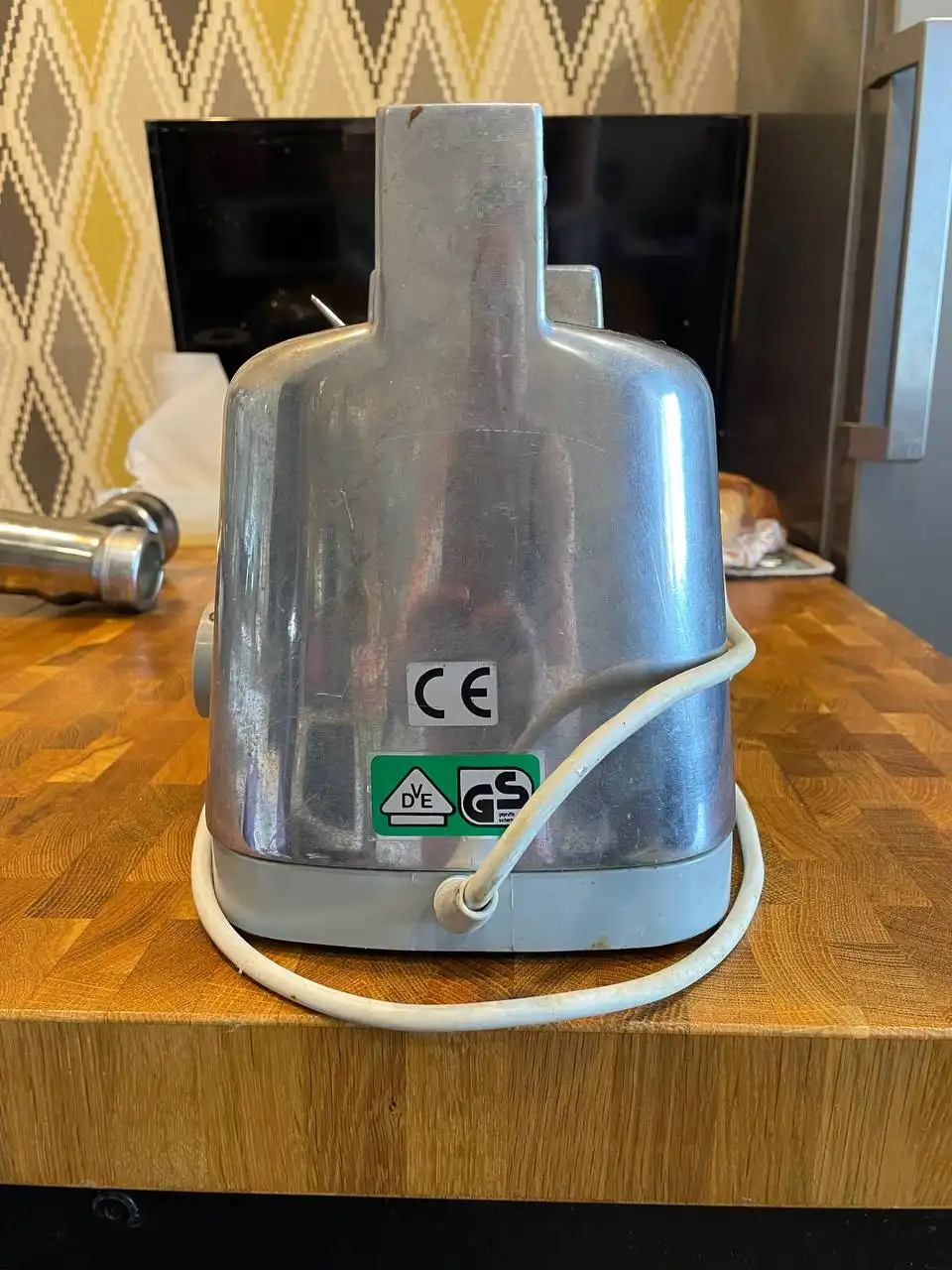 Продам профессиональную немецкую мясорубку Krefft