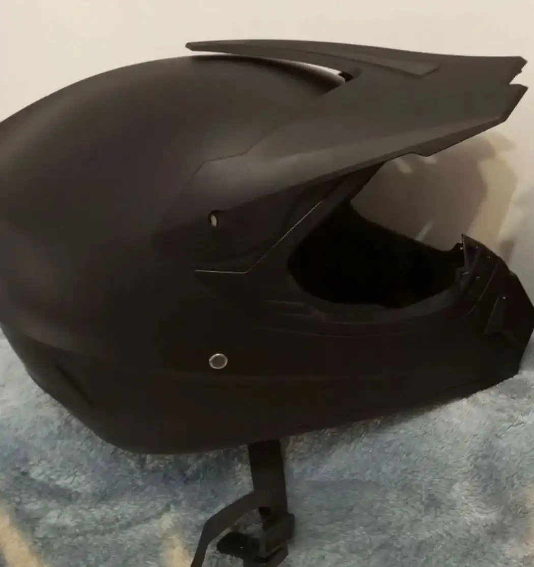 Продажа мотошлемов Dot и светодиодных фар для мотоцикла