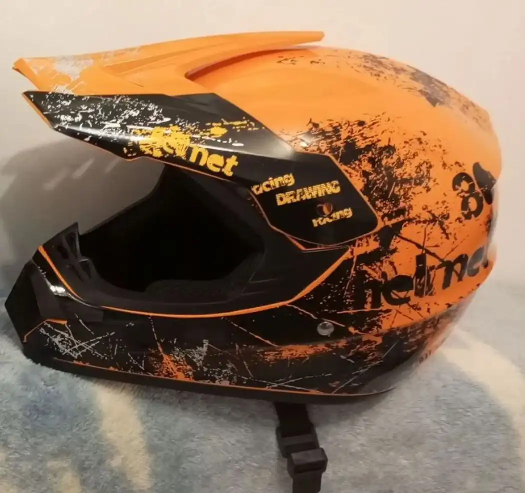 Продажа мотошлемов Dot и светодиодных фар для мотоцикла