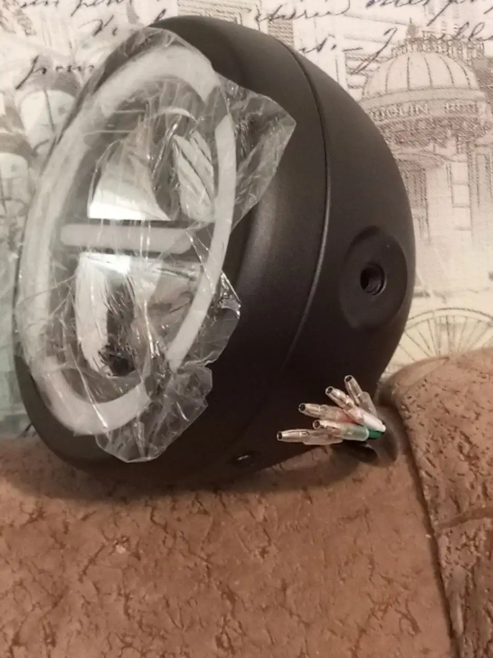 Продажа мотошлемов Dot и светодиодных фар для мотоцикла