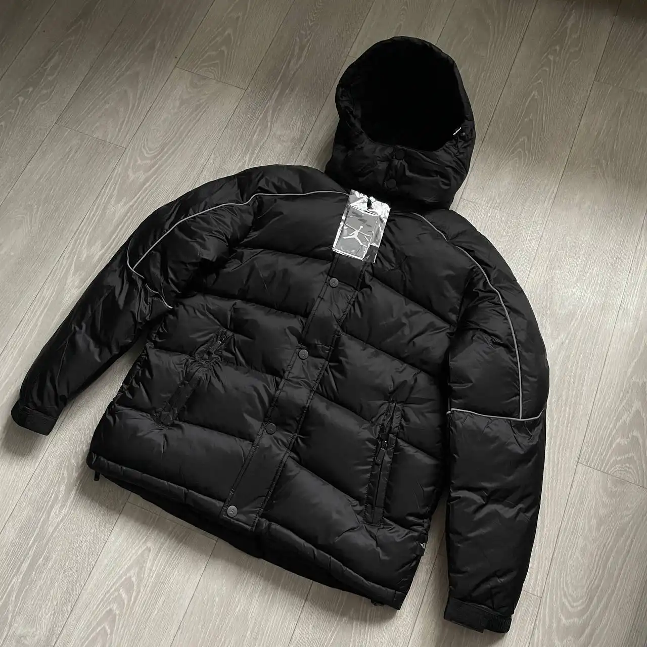 Распродажа пуховиков Polo Ralph Lauren, Supreme x Jordan, Canada Goose
