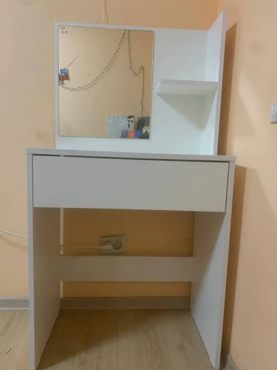 Продам туалетный столик