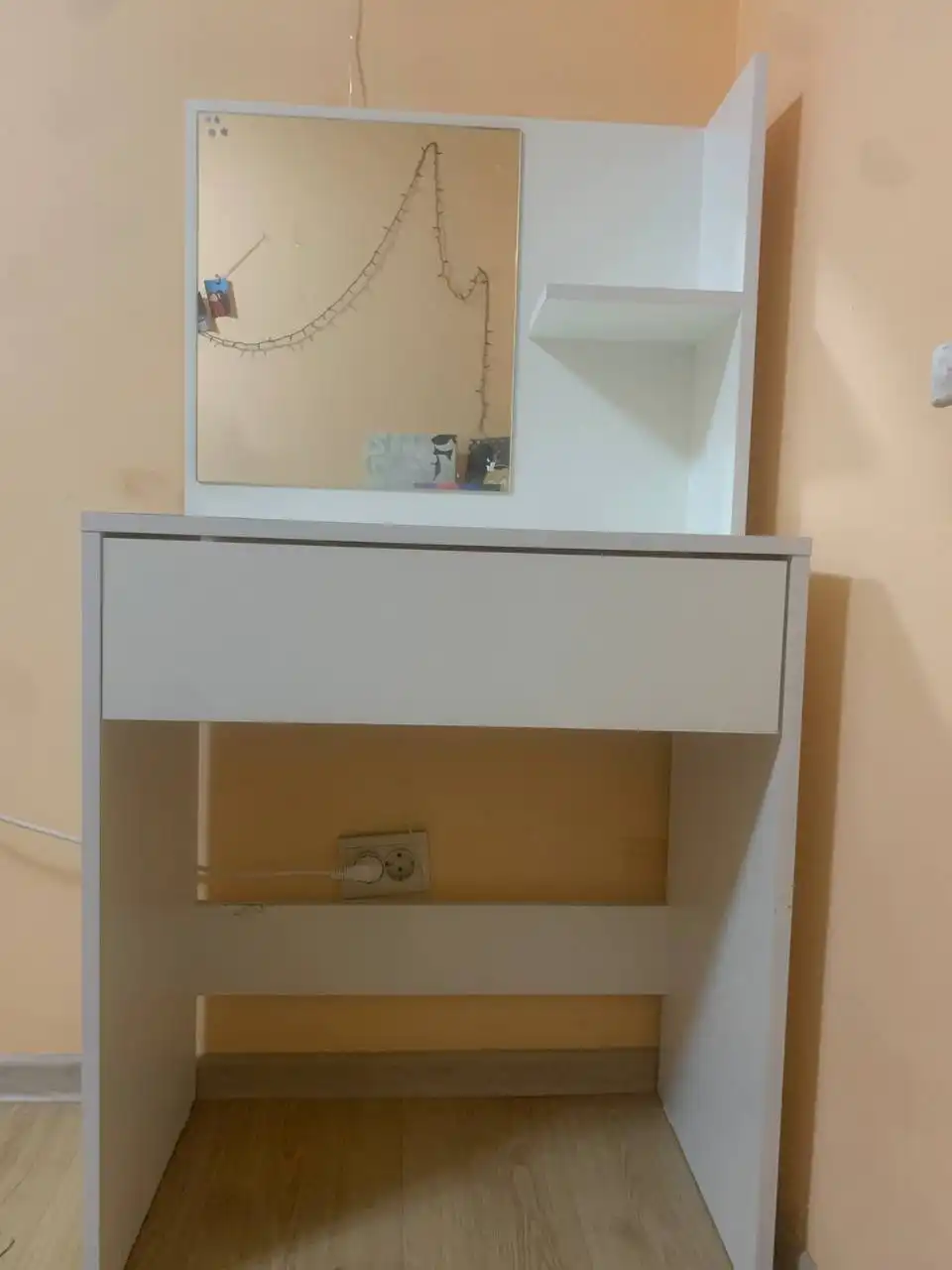 Продам туалетный столик