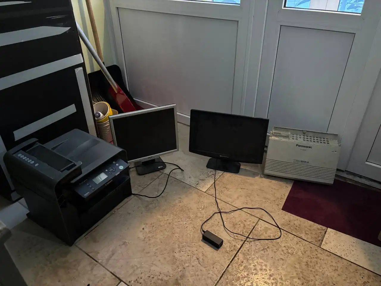 Продажа вещей с фото по адресу Комсомольская 7