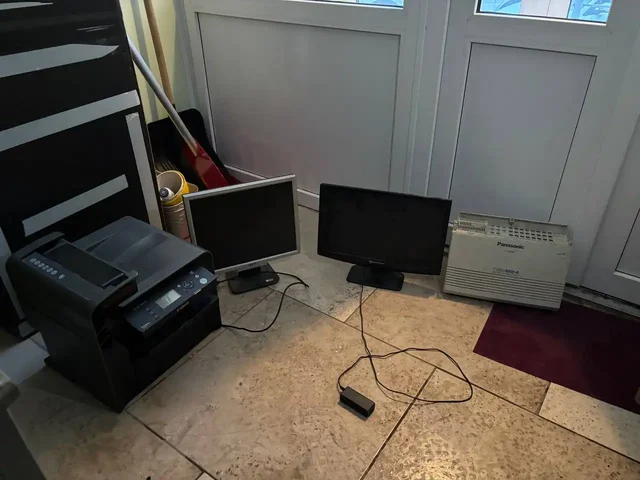 Продажа вещей с фото по адресу Комсомольская 7 - Барахолка в Самара