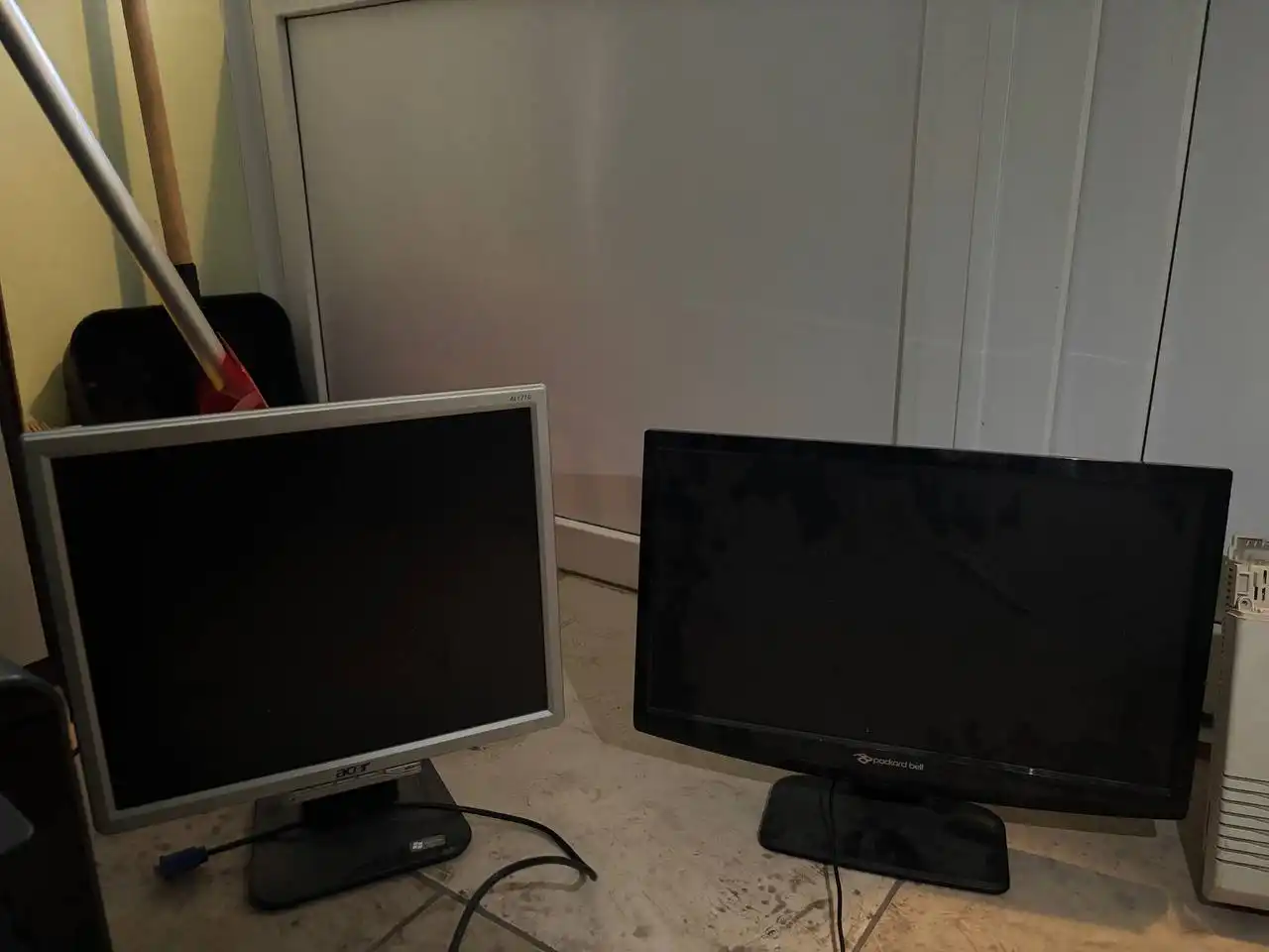 Продажа вещей с фото по адресу Комсомольская 7