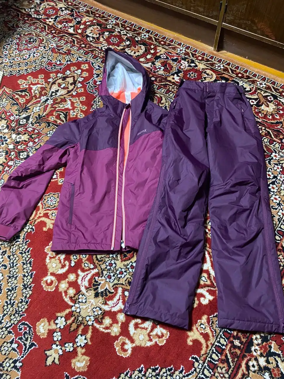 Продажа лыжных костюмов для девочек