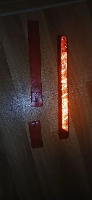 Продажа наушников, аварийного знака и крышки топливного бака от BMW M3 - Барахолка в Самара