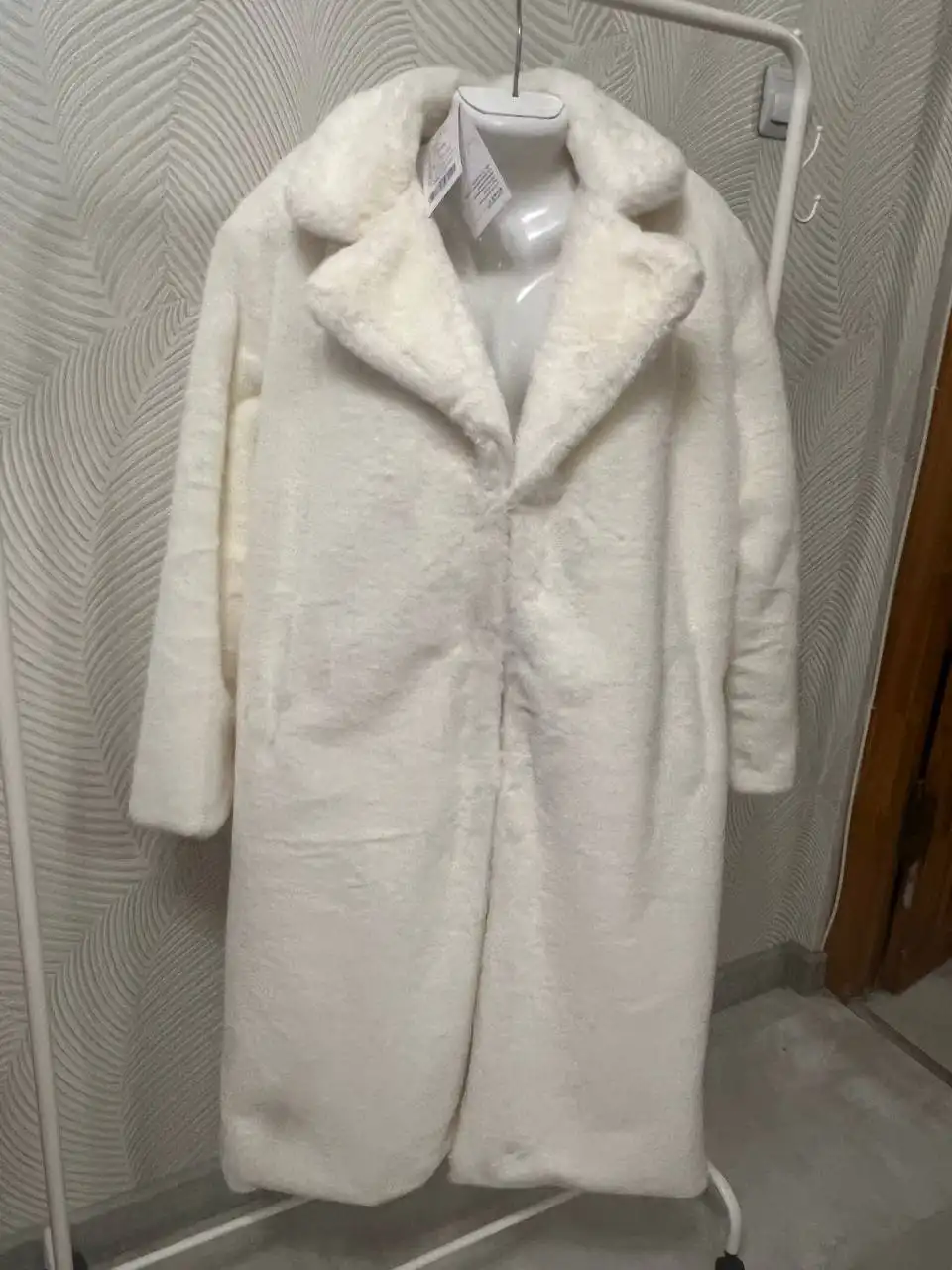 Шубка белая искусственная новая