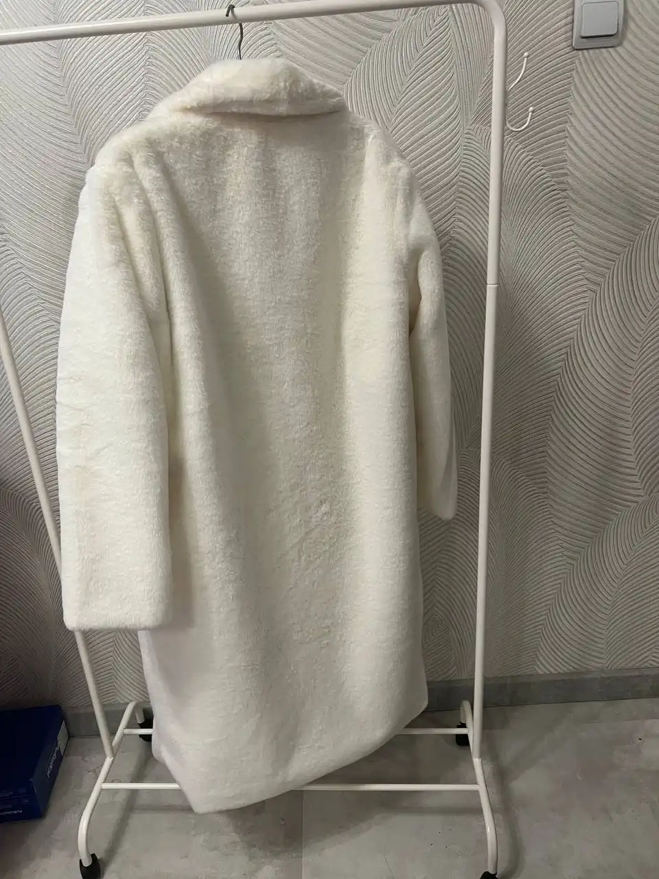 Шубка белая искусственная новая