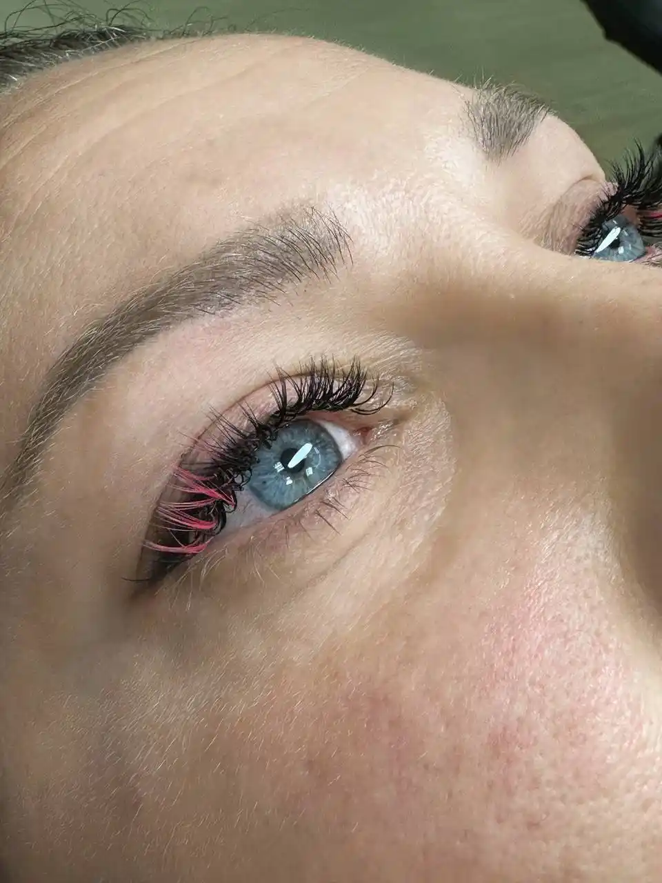 Наращивание ресниц для пополнения портфолио