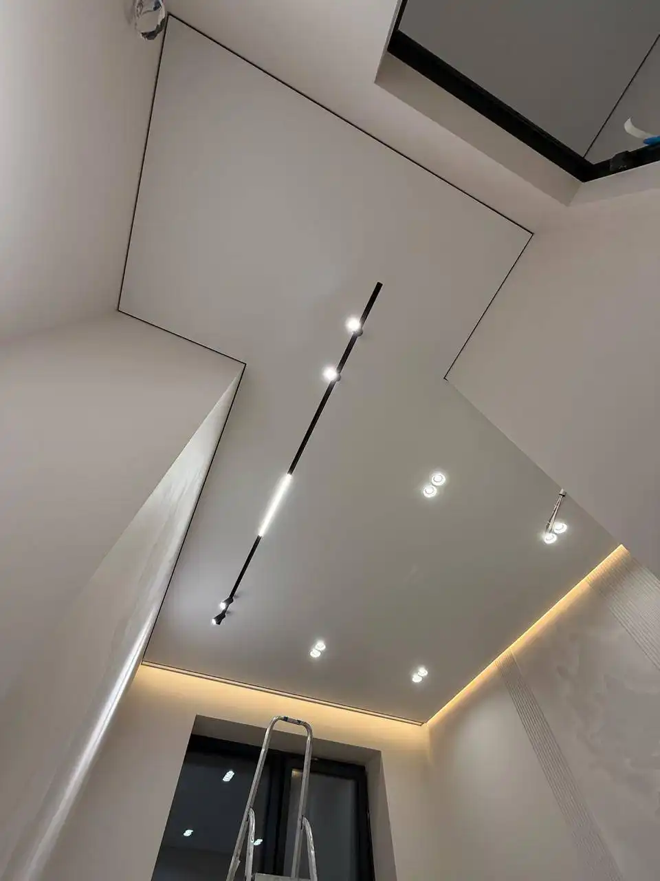 Установка натяжных потолков в Москве и МО