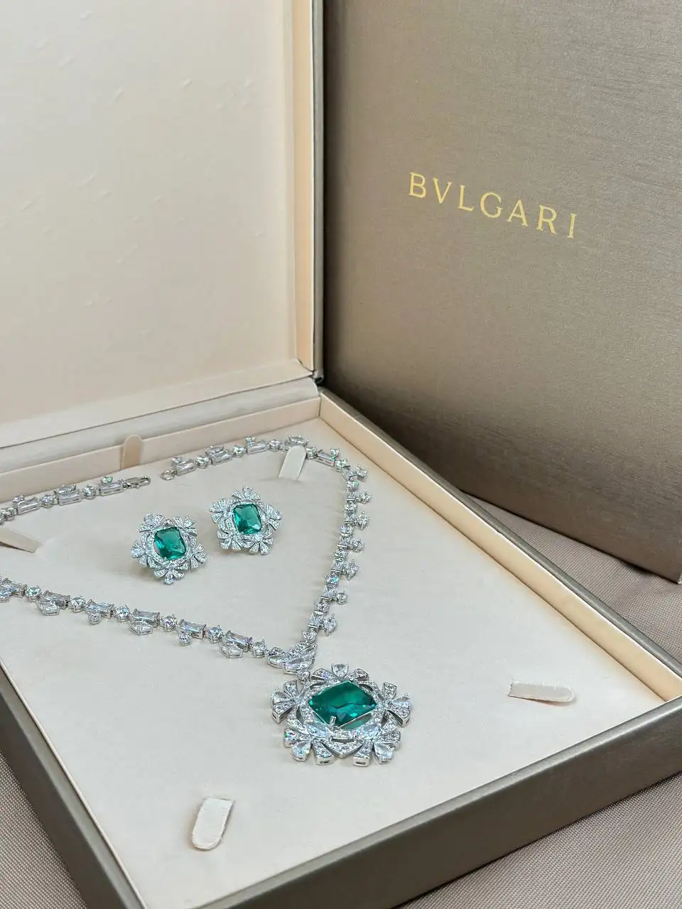 Скидка на украшения к 8 марта - Украшения (Одежда) в Москва