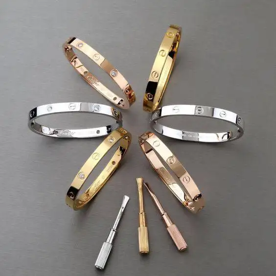 Скидка на украшения к 8 марта - Украшения (Одежда) в Москва