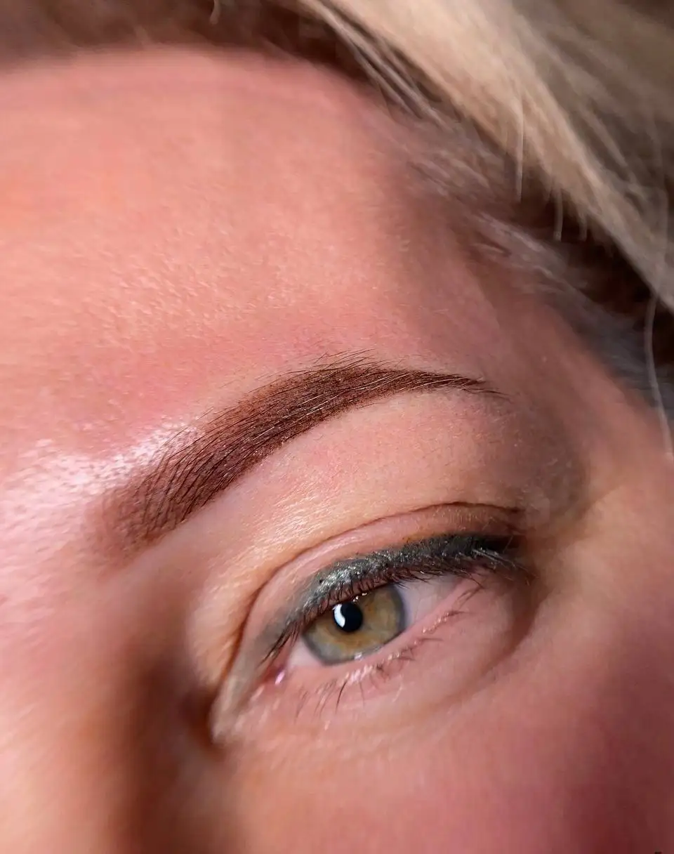 Ищу моделей на перманентный макияж бровей - Косметология (Услуги) в Москва