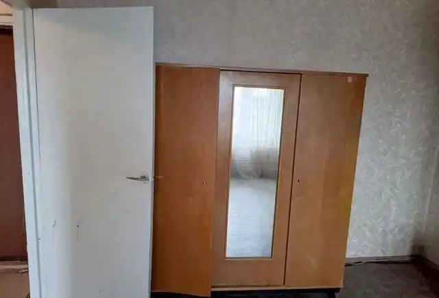 Продажа старого шкафа