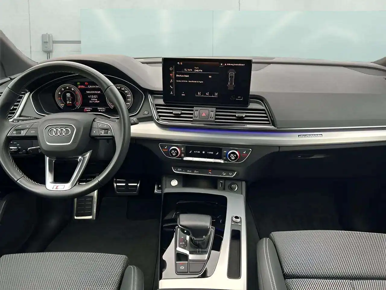 Продажа автомобиля Audi Q5 2023 года - Авто в Махачкала